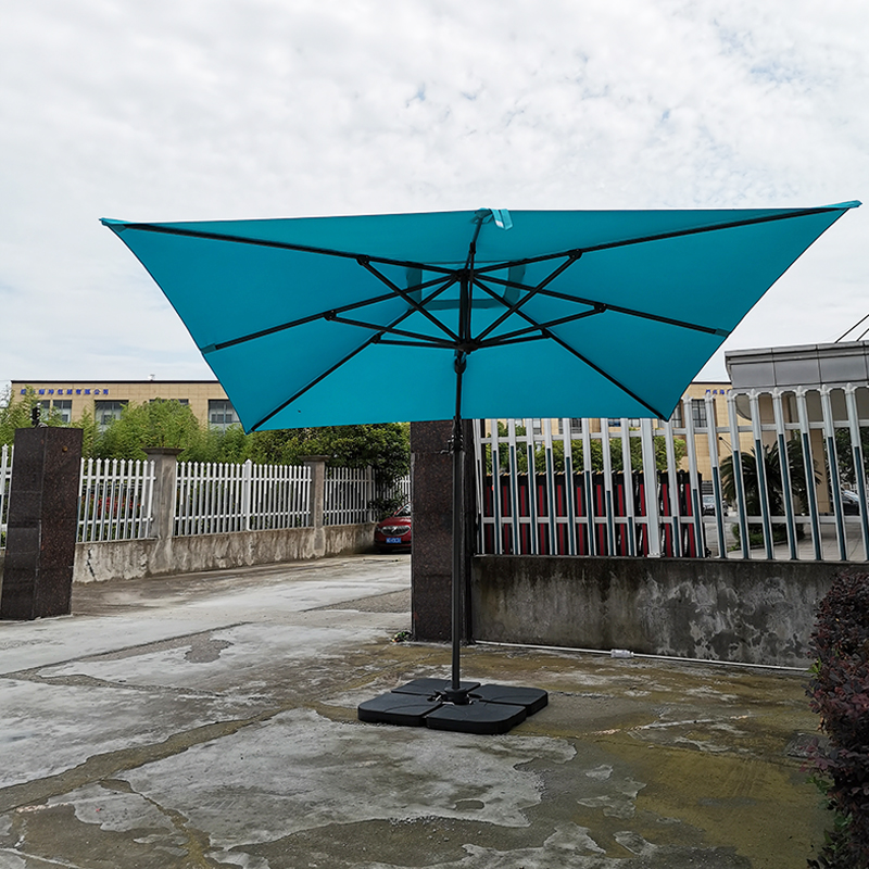 Anong mga materyales ang angkop para sa paggawa ng matibay at hindi tinatablan ng mga payong patio?